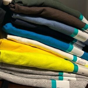 16 Assorted Gildan T-Shirts Bundle